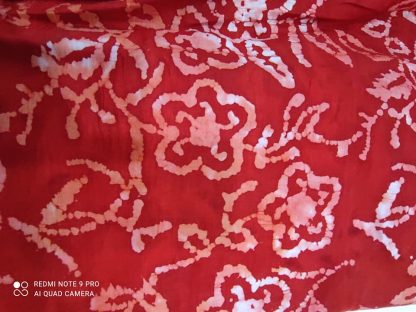 Tela-batik-flores fondo rojo-patchwork