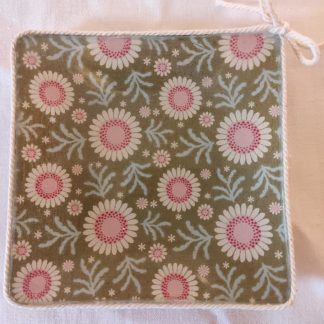 Bandeja de cristal 10 x 10 forrada en tela Tilda